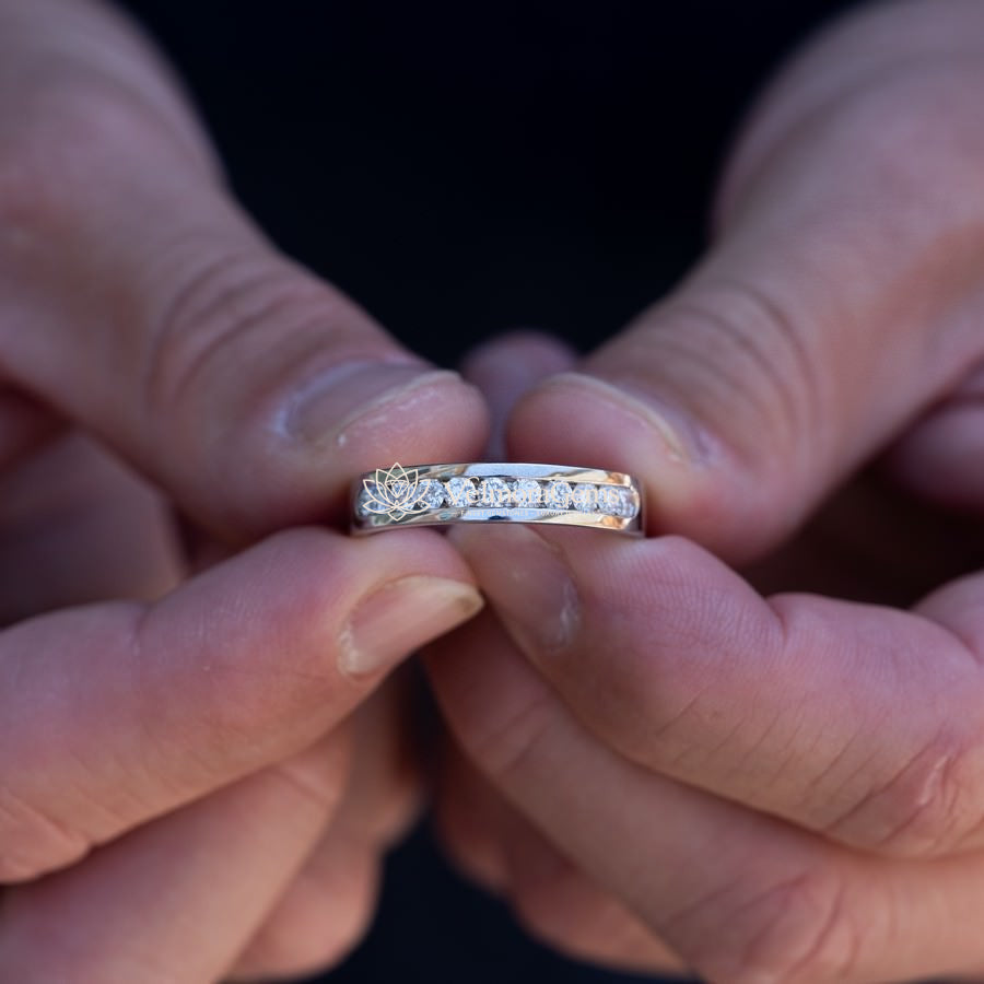 Men's Lab-Created Diamond Half Eternity Channel Set Band F-G VS)