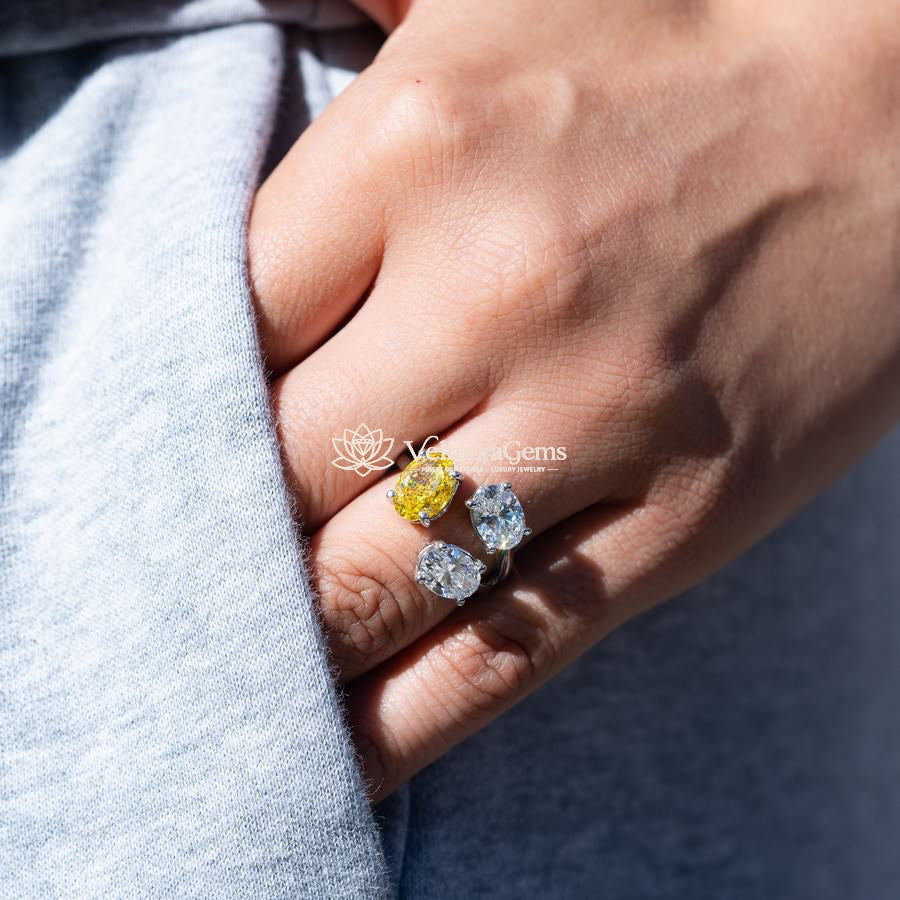 IGI Certified Yellow and White Lab-Created Diamond Oval 3-Stone Ring VS)