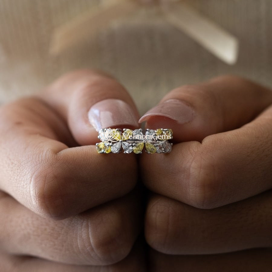 Lab-Created Diamond Pear-Shaped Fancy Vivid Yellow & White Flower Ring E-F VS)