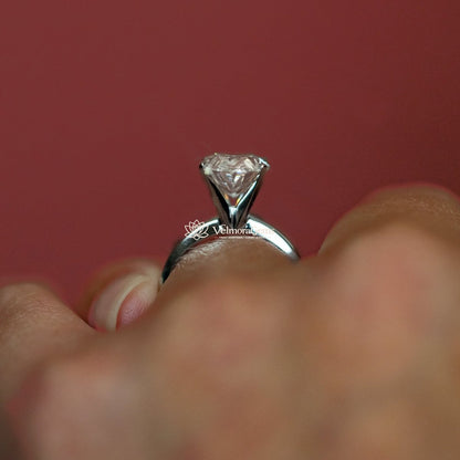 IGI Certified Oval Lab-Created Diamond Classic Solitaire Ring F VS)