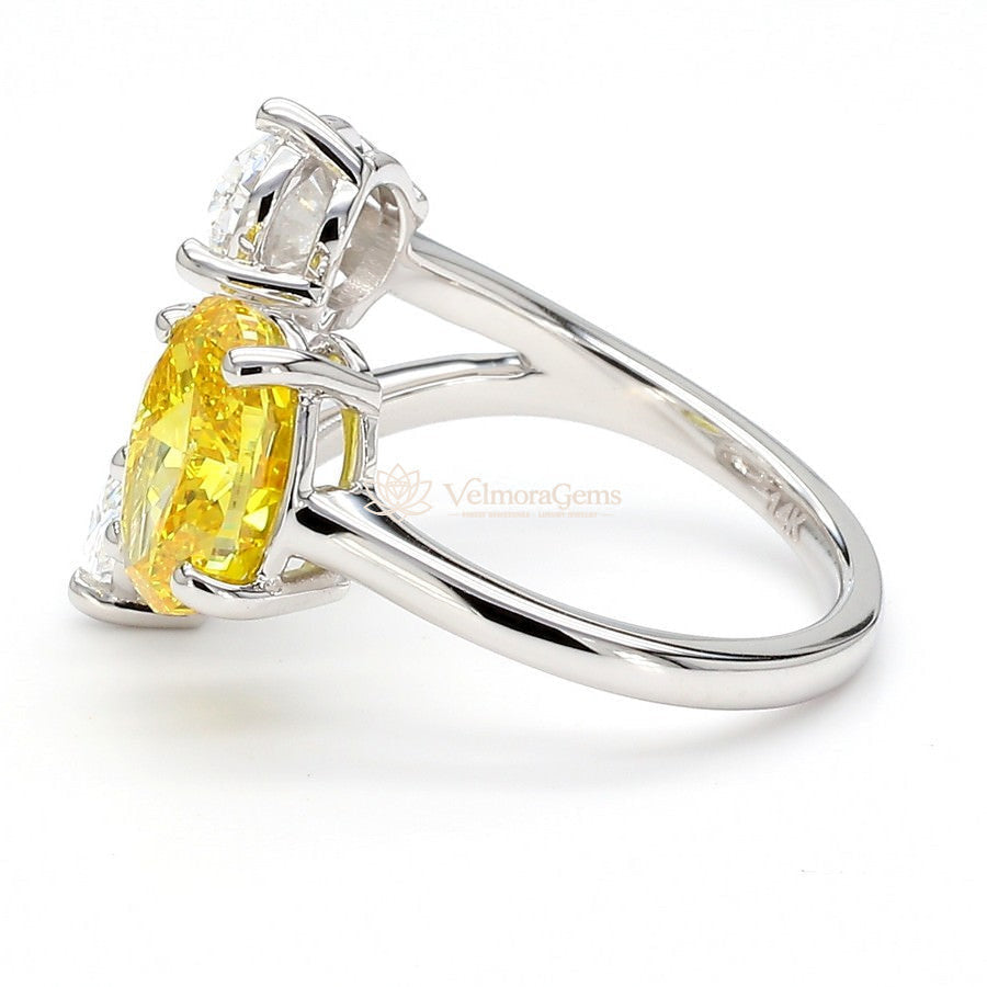 IGI Certified Yellow and White Lab-Created Diamond Oval 3-Stone Ring VS)