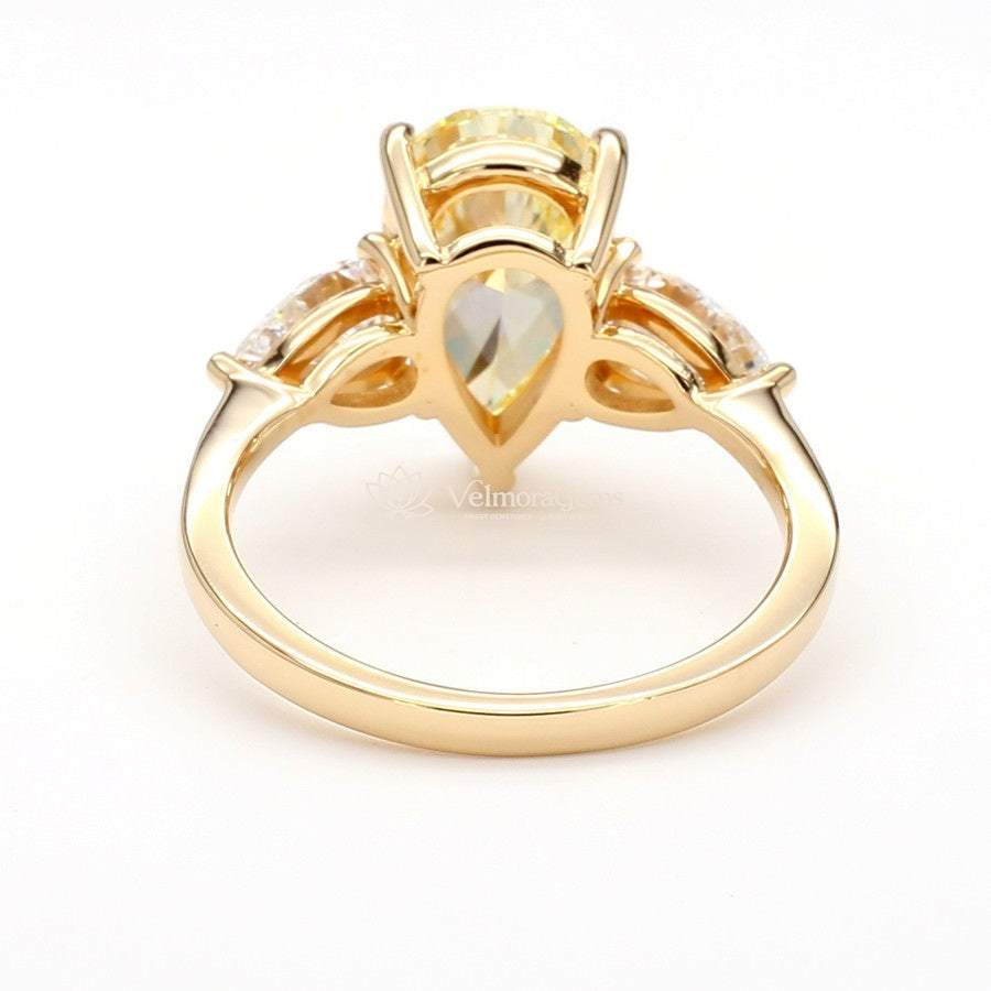 IGI Certified Pear Lab-Created Diamond 3-Stone Ring Yellow SI)